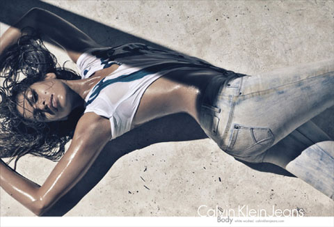 Eva Mendes per Calvin Klein Jeans Body Whitewashed